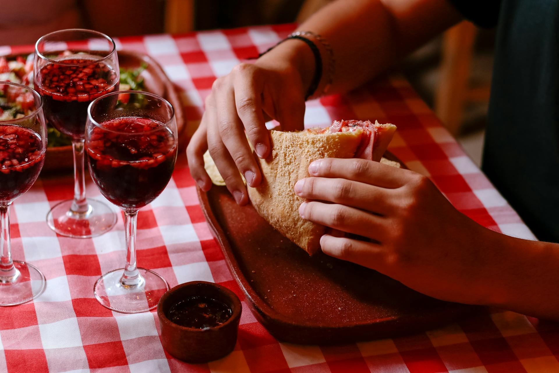 Cuál es el consumo per cápita de vino en España