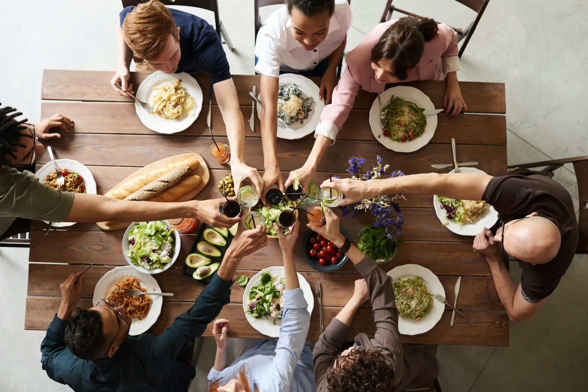 Los vinos perfectos para compartir con amigos