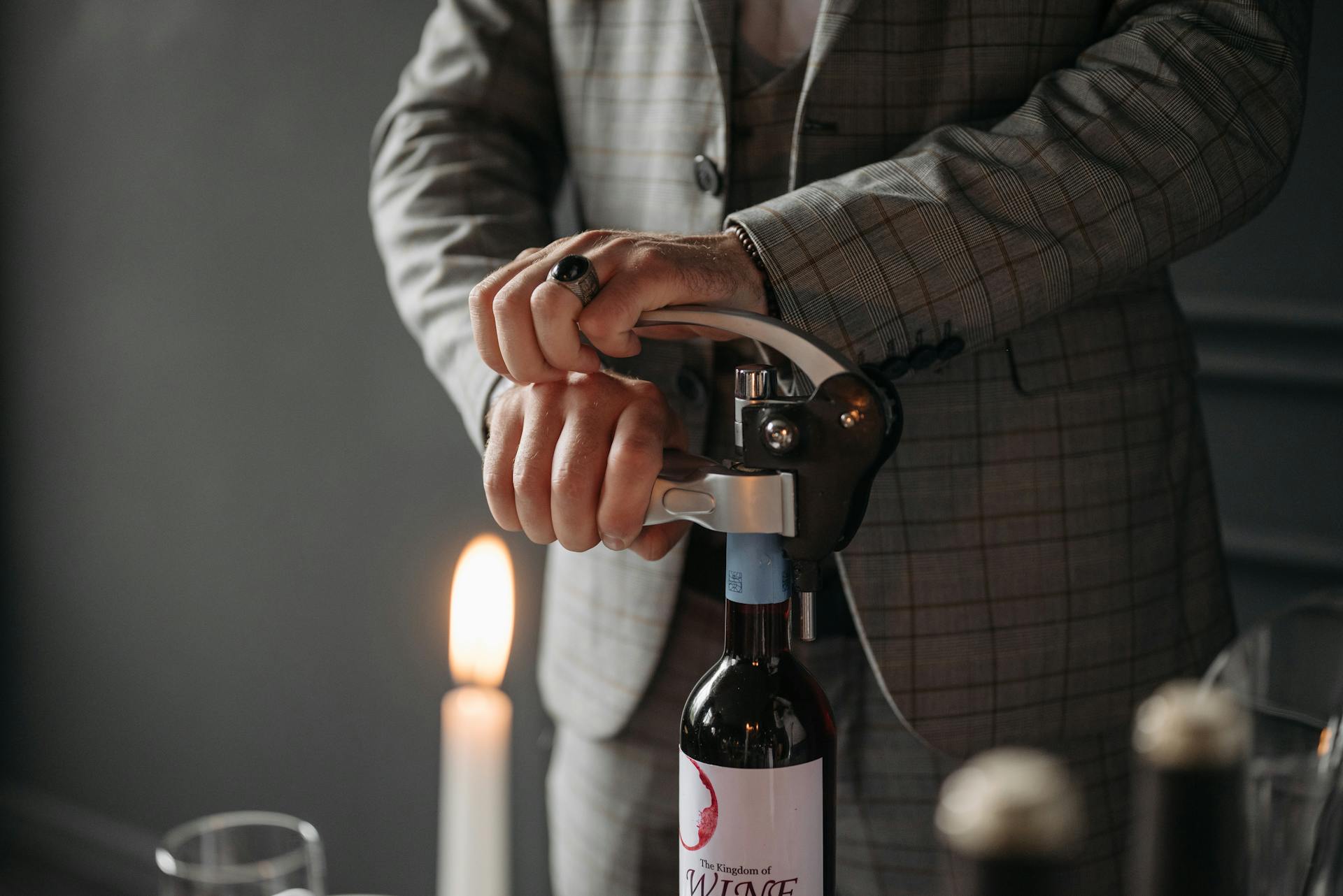Qué accesorios se suelen usar para vinos