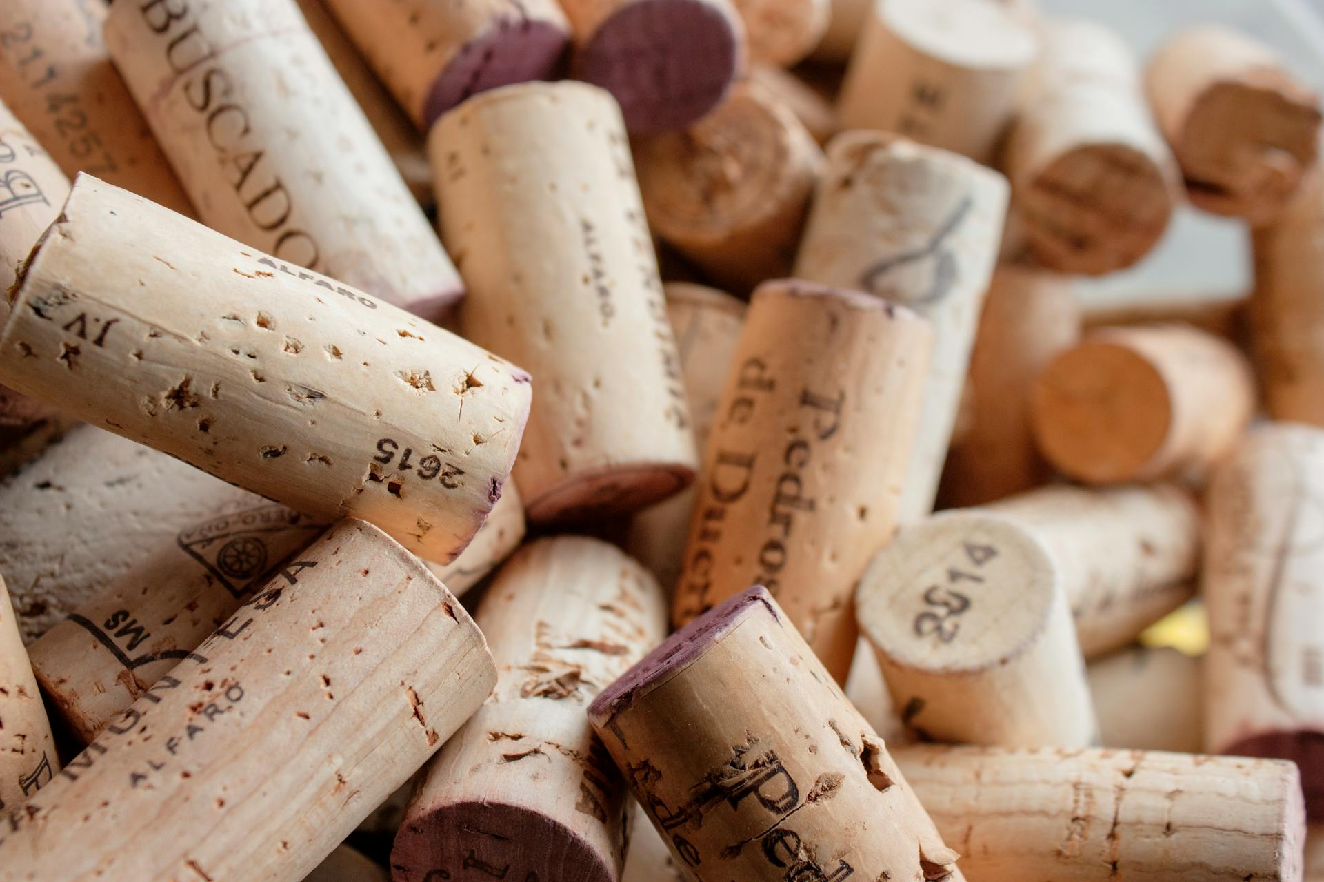 Qué hacer si el corcho del vino se rompe