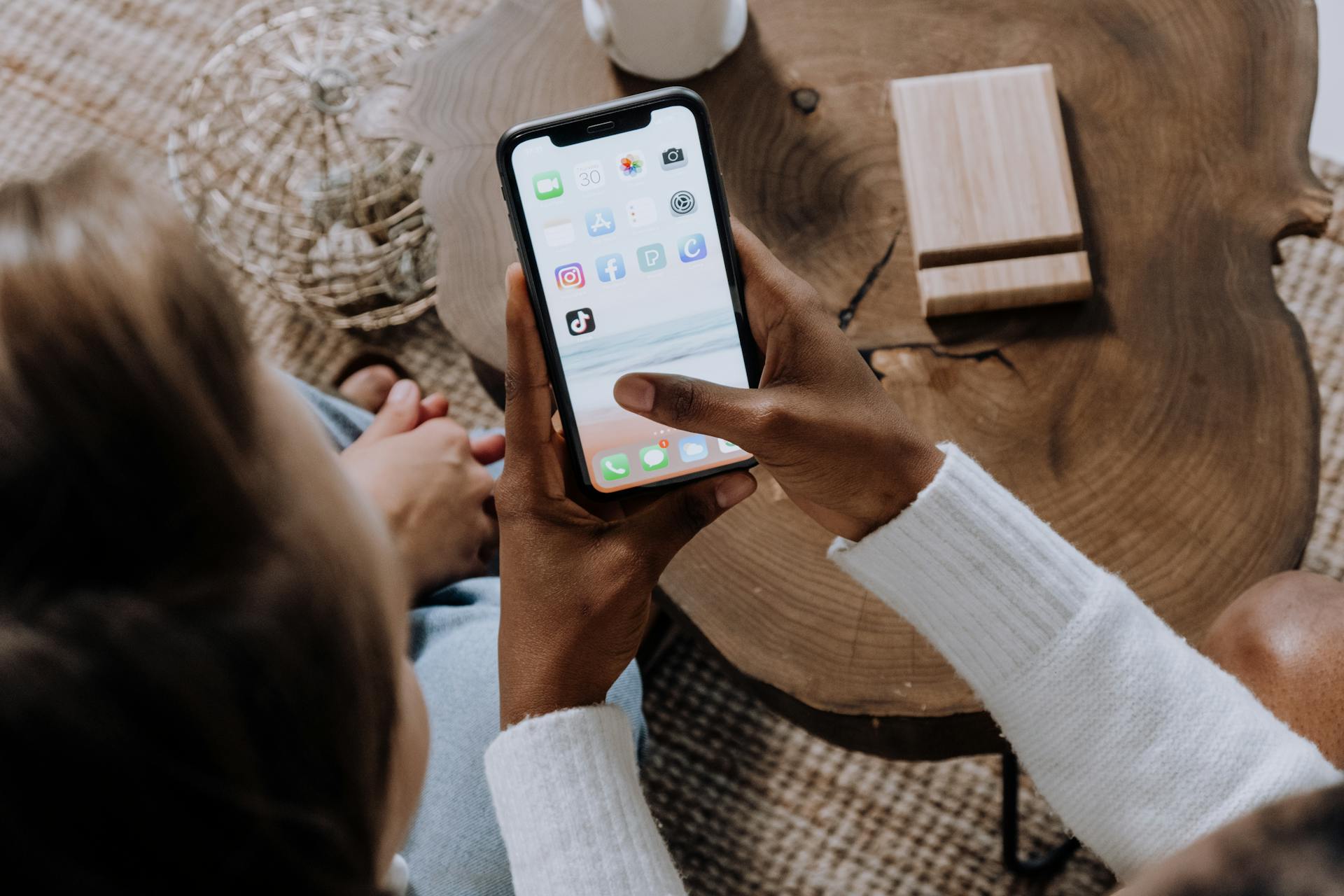 Influencers que debes seguir en TikTok si te gusta el vino